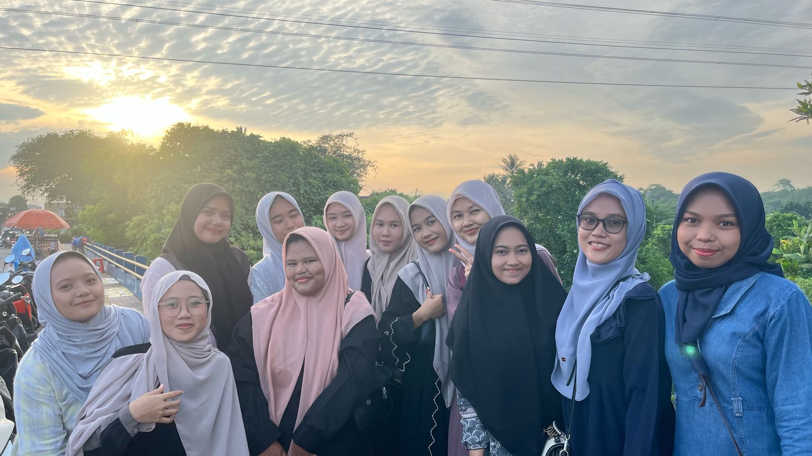 Berbagi Takjil di Bulan Ramadhan bersama HIMA FAKSI